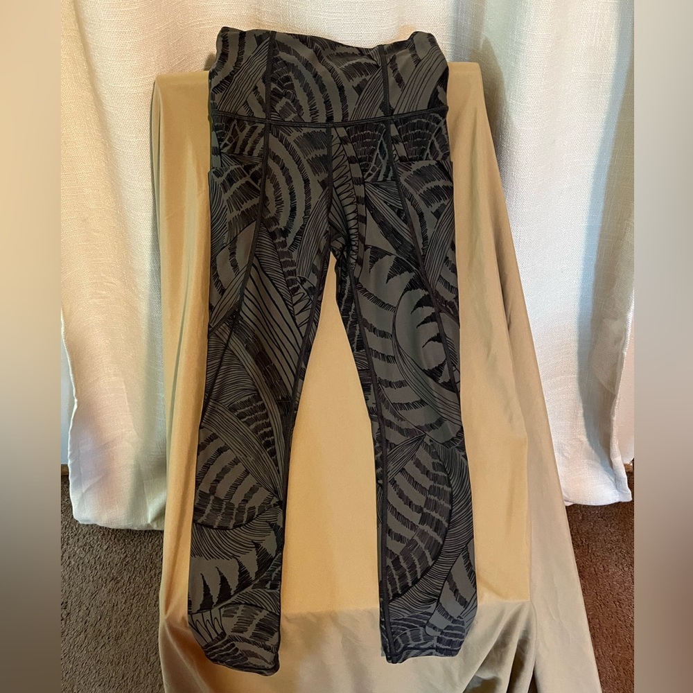 Athleta XXS Palm design Yoga pants